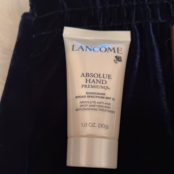 4 Lancôme Samples and beautiful cosmetics bag - Picture 2 of 6